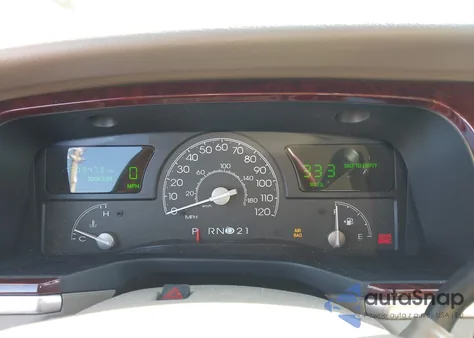 2005 Lincoln Town Car Signature Limited z USA, uszkodzony, nr VIN 1LNHM82W05Y660499